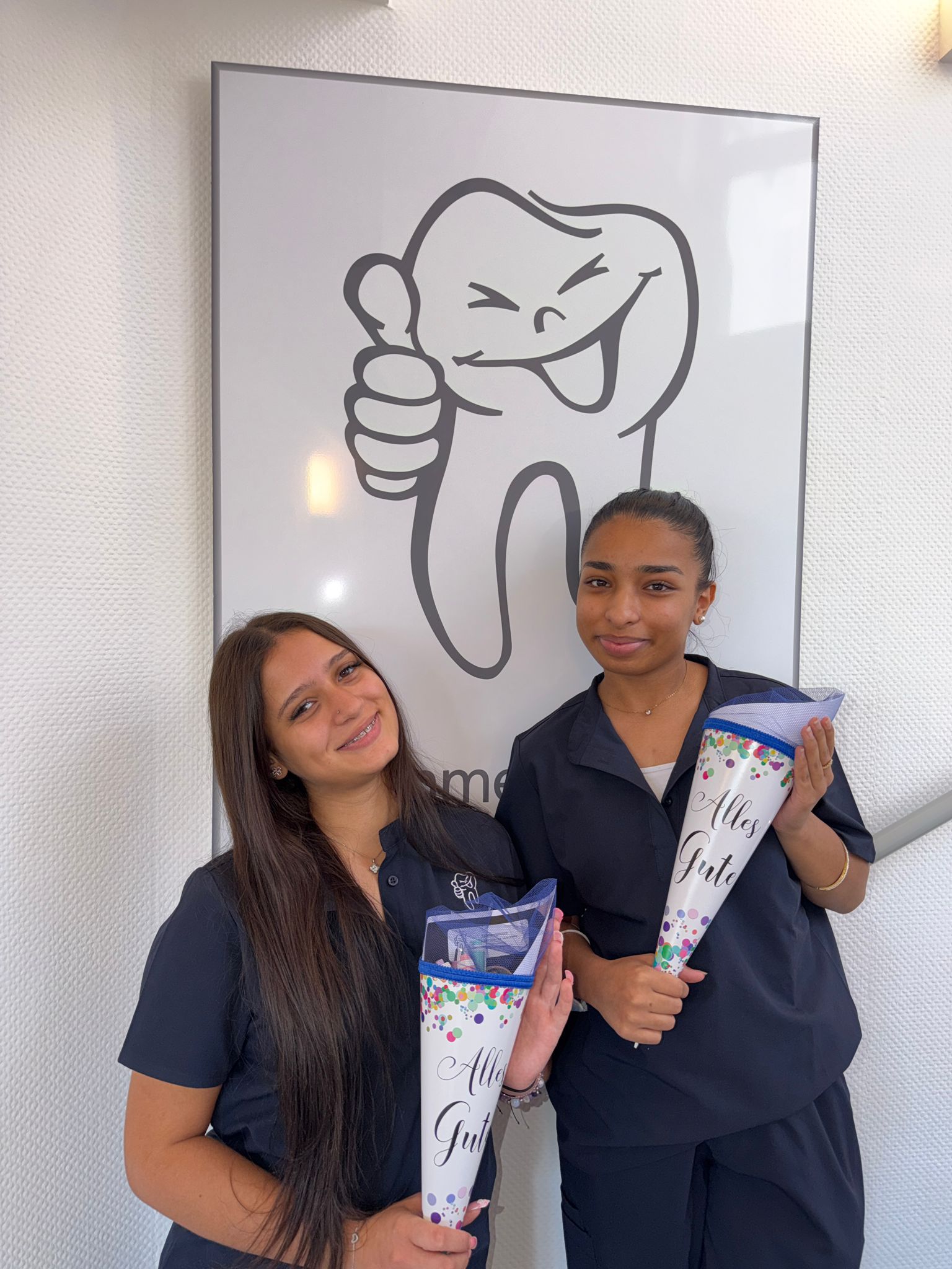Halima und Mesude an ihrem ersten Ausbildungstag